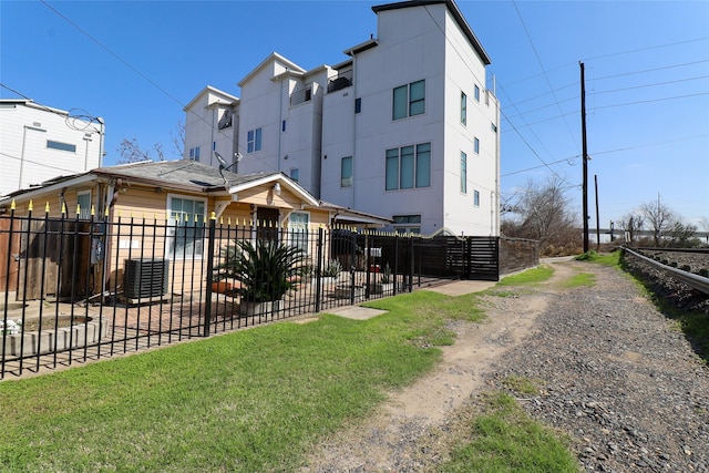 exterior space featuring a lawn