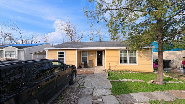 single story home with a carport