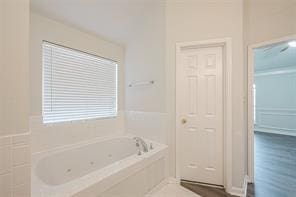 bathroom featuring tiled tub