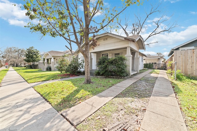 view of front of property with a front yard