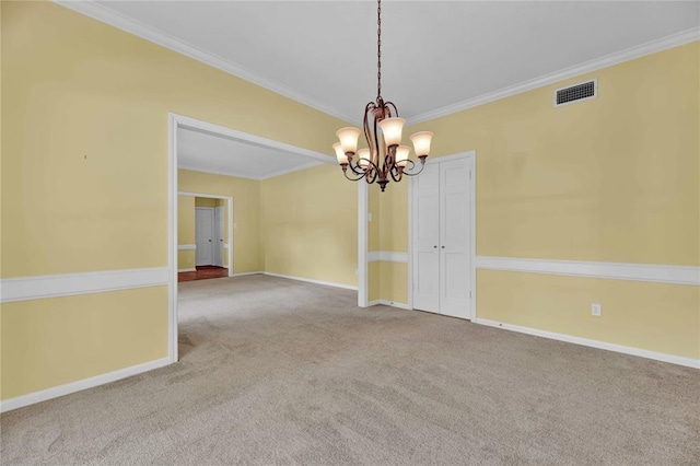 carpeted spare room with ornamental molding, an inviting chandelier, visible vents, and baseboards