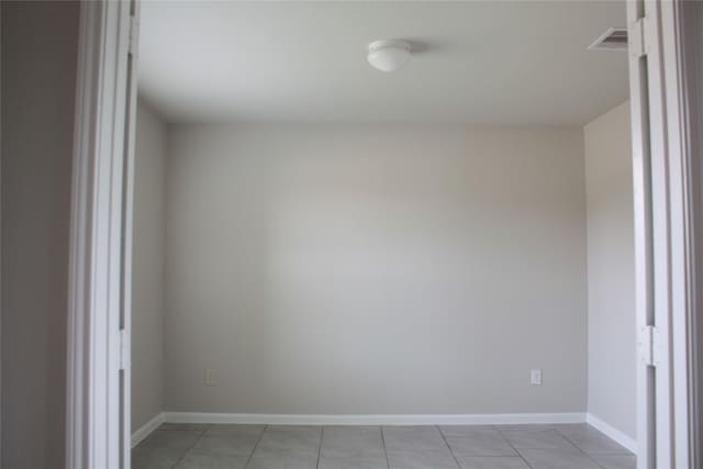 spare room featuring light tile patterned floors