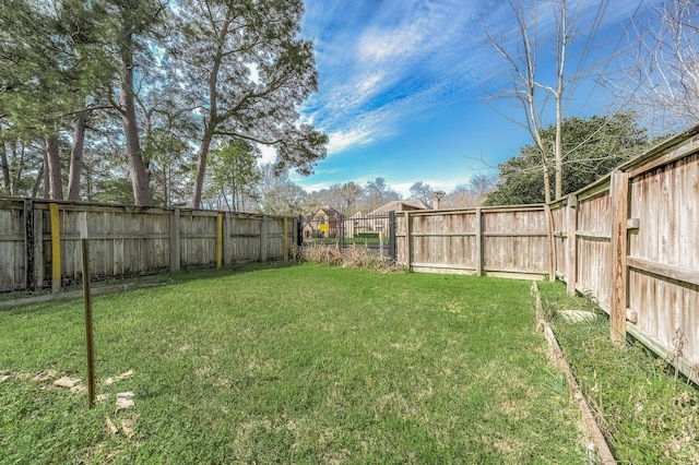 view of yard featuring a fenced backyard