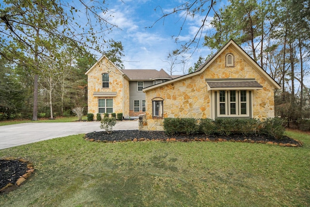 view of front of property with a front yard