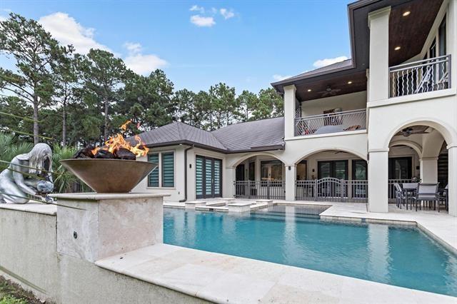 view of swimming pool with a jacuzzi, a patio, and ceiling fan