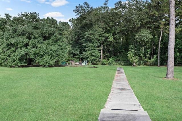 view of property's community featuring a yard