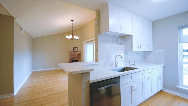 2300 Augusta Dr Unit 22, Houston, TX 77057 - kitchen with light wood-type flooring, a sink, baseboards, a chandelier, and dishwashing machine