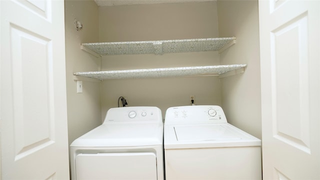 2300 Augusta Dr Unit 22, Houston, TX 77057 - laundry room featuring washer and dryer