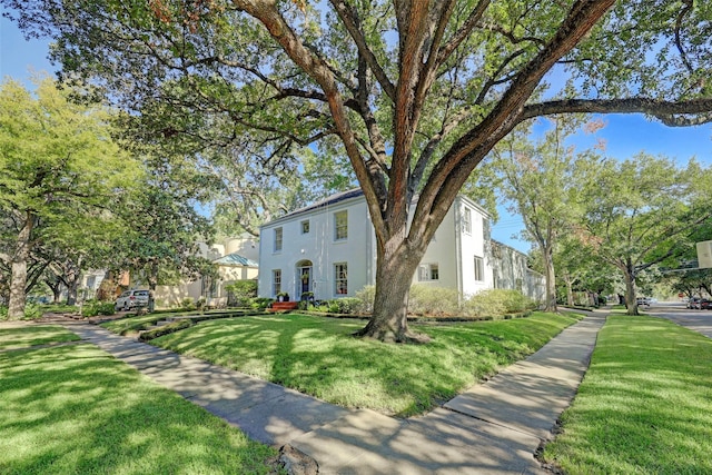 view of front of house with a front yard