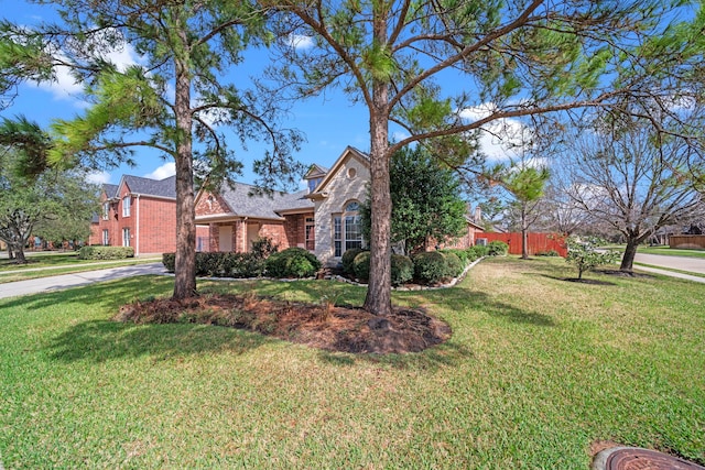 view of front of home featuring a front yard