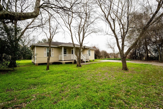 view of front of home with a front lawn