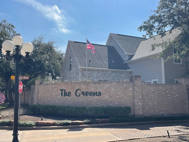 view of community / neighborhood sign