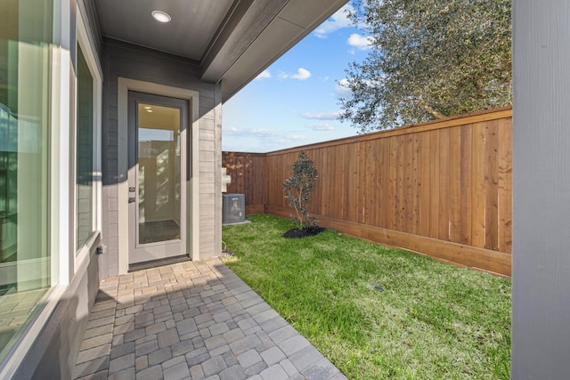view of yard with a patio area