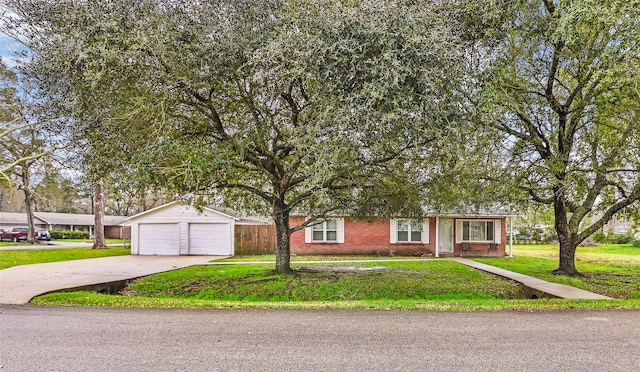 view of front of house featuring a front yard