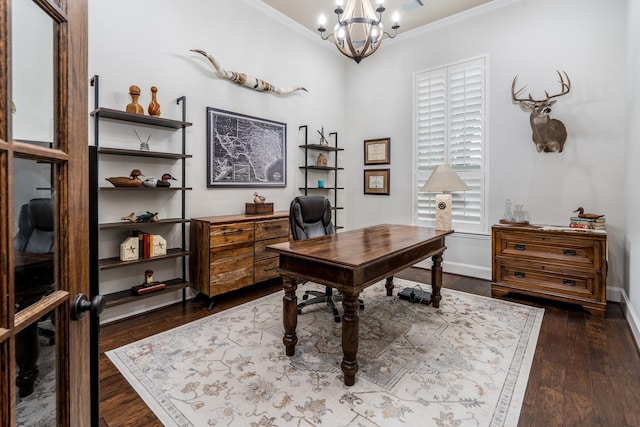 office area with crown molding, dark wood-type flooring, and a notable chandelier