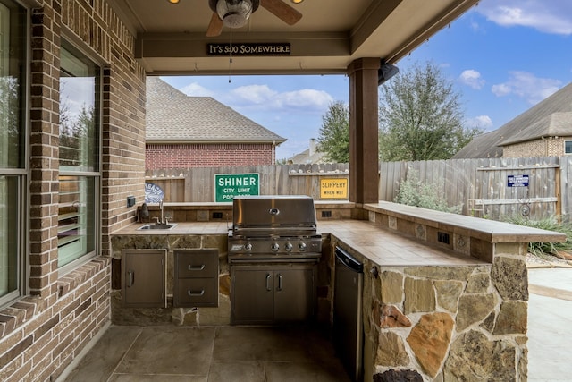 view of patio featuring area for grilling, sink, grilling area, and ceiling fan