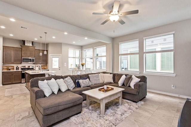 living area featuring ceiling fan, recessed lighting, visible vents, and baseboards