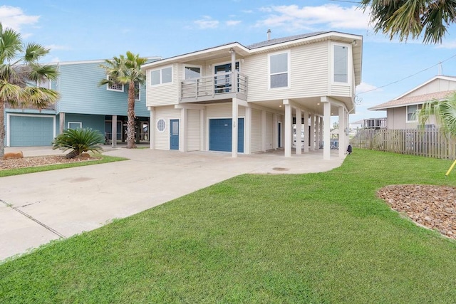 view of front facade with a front lawn, a carport, and a balcony