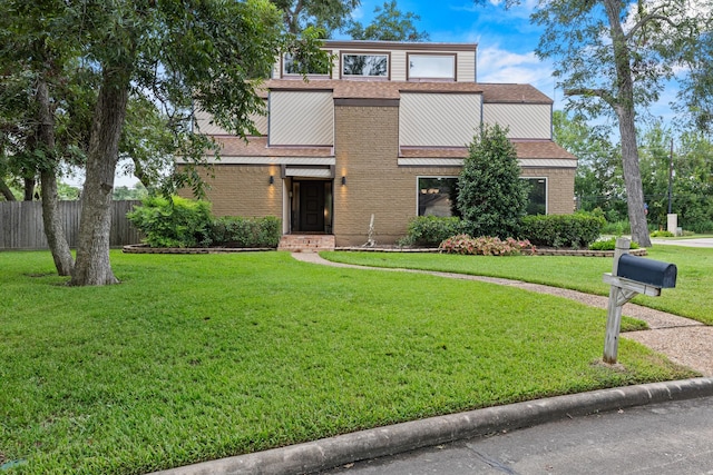 view of front of home featuring a front yard