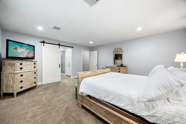 bedroom with carpet floors, a barn door, visible vents, and recessed lighting