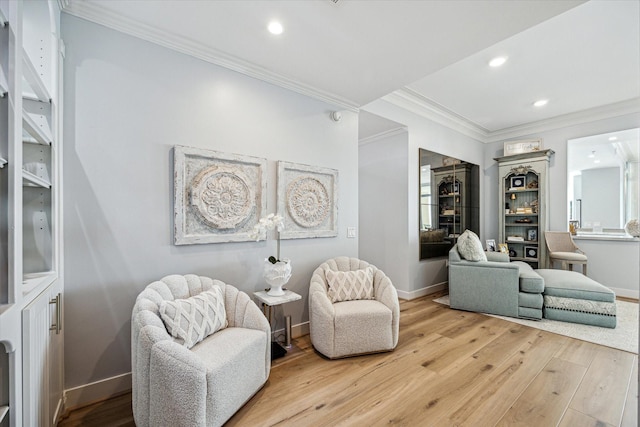 living area featuring ornamental molding, recessed lighting, wood finished floors, and baseboards