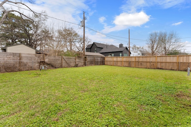 view of yard featuring a fenced backyard