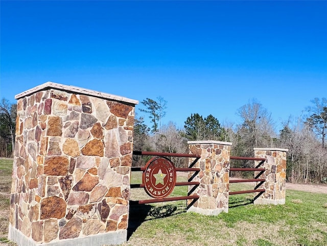 148 Wagon Pass Dr, Huntsville, TX 77340 - community / neighborhood sign with fence
