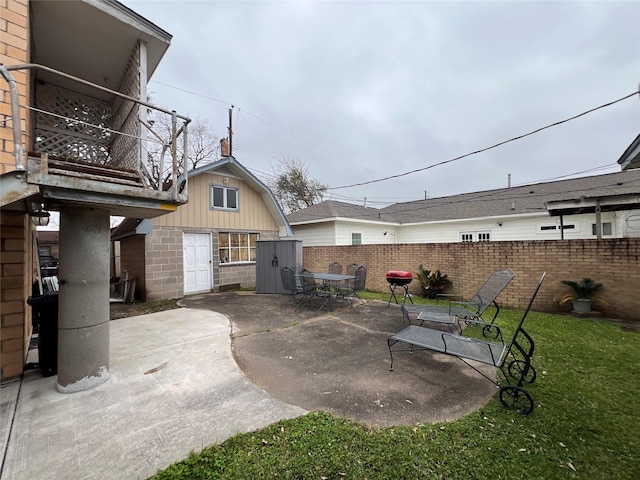 view of patio featuring an outdoor structure