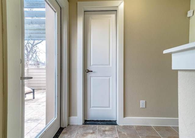 entryway featuring a healthy amount of sunlight and baseboards