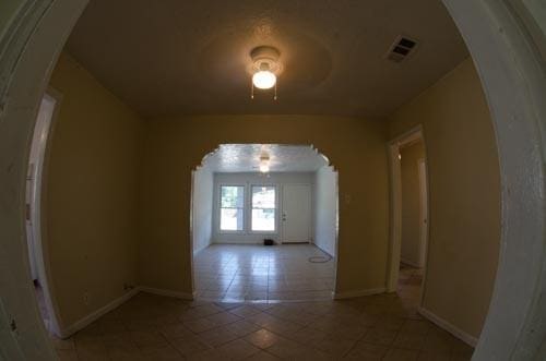 unfurnished room featuring light tile patterned floors