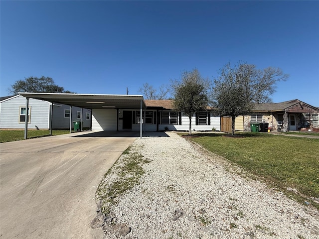 view of front of house with a carport and a front lawn