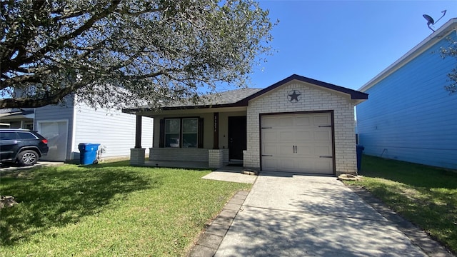 view of front facade featuring a garage and a front lawn