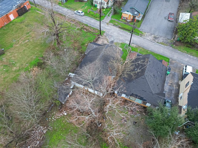 exterior details with driveway