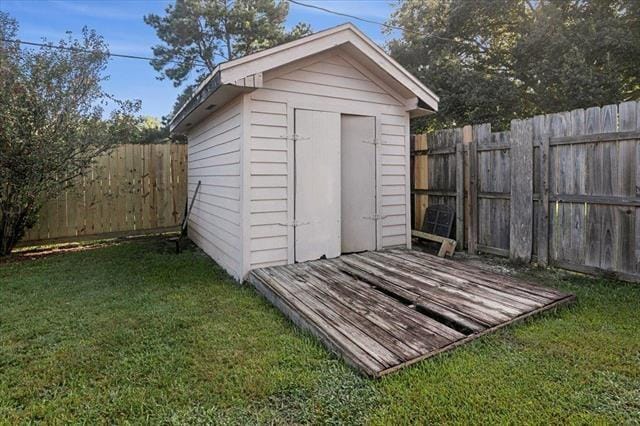 view of outbuilding featuring a yard