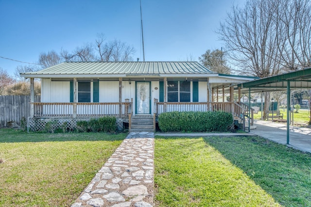 view of front facade with covered porch, a carport, and a front yard