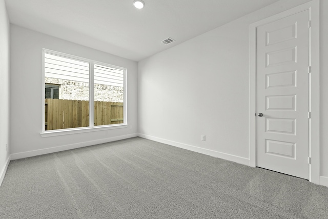 unfurnished room featuring carpet