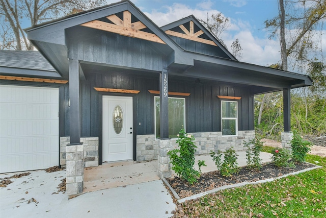 property entrance featuring a porch and a garage