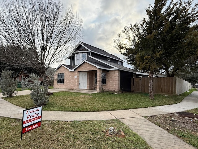 view of front of home featuring a front lawn