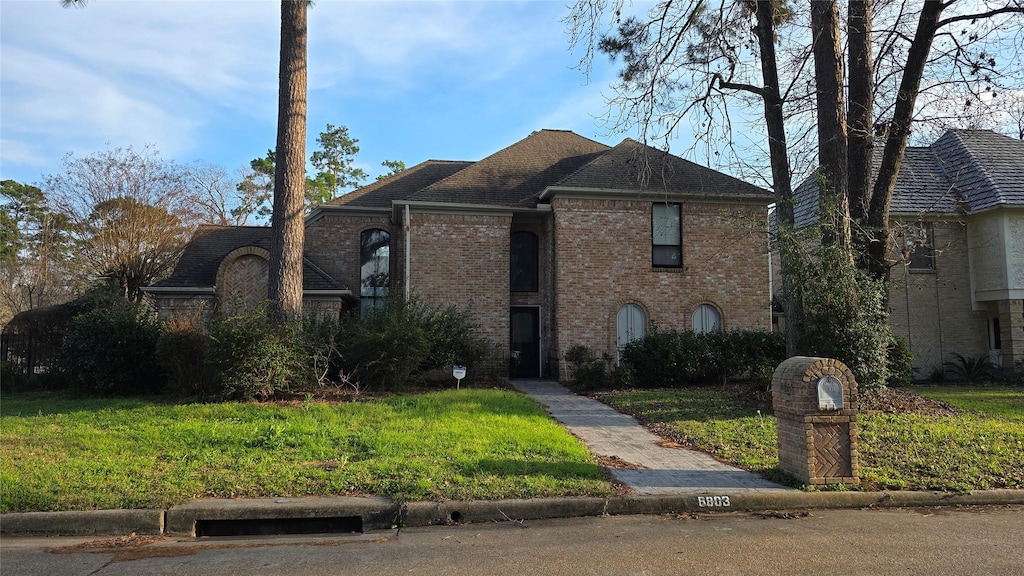 view of front of house with a front yard