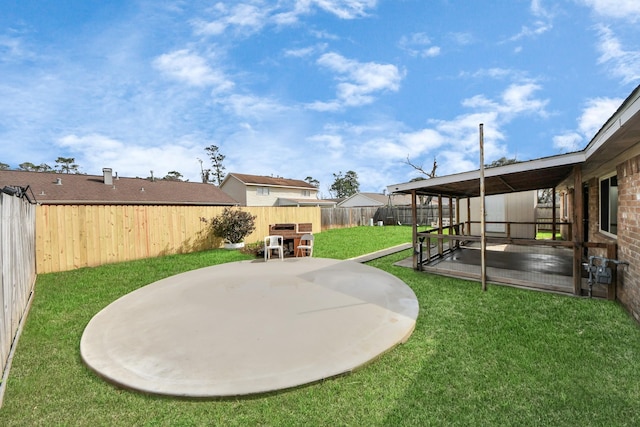 view of yard featuring a patio area