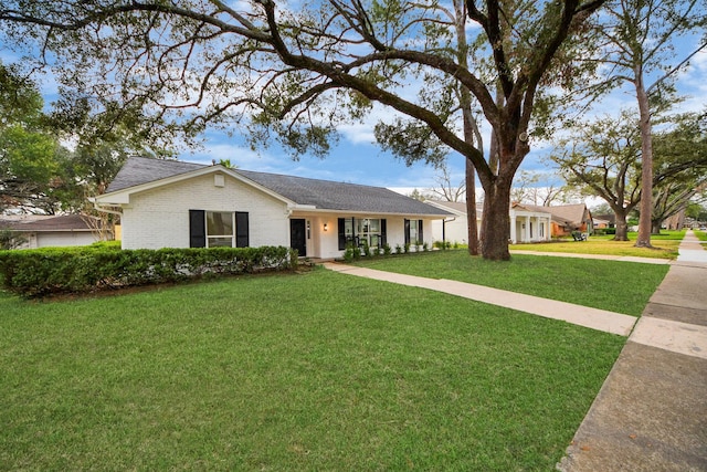 single story home with a front yard