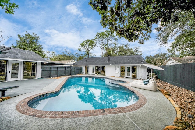 view of swimming pool