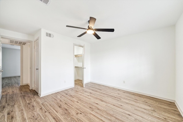 unfurnished bedroom featuring light hardwood / wood-style floors, a closet, and ceiling fan