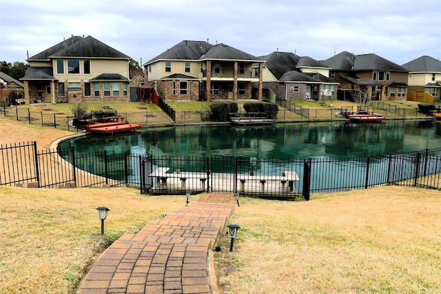 view of swimming pool featuring a yard