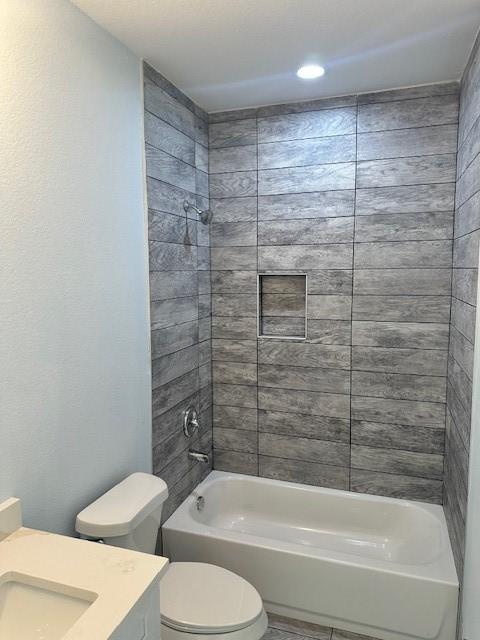 full bathroom with vanity, toilet, and tiled shower / bath