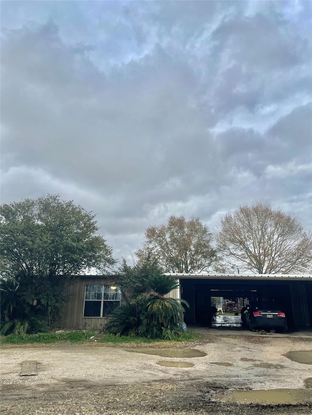 view of front facade featuring a carport