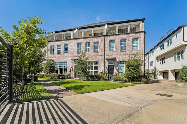 view of front of property with a front lawn