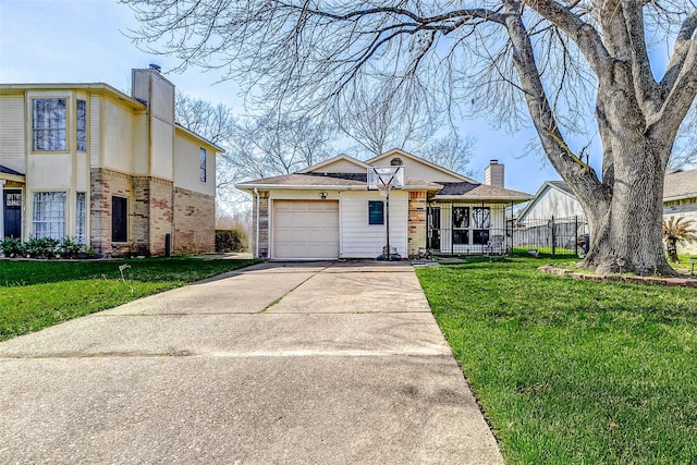 view of front facade featuring a front yard and a garage