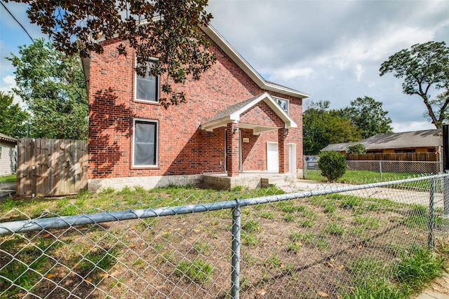 front of property with a front yard