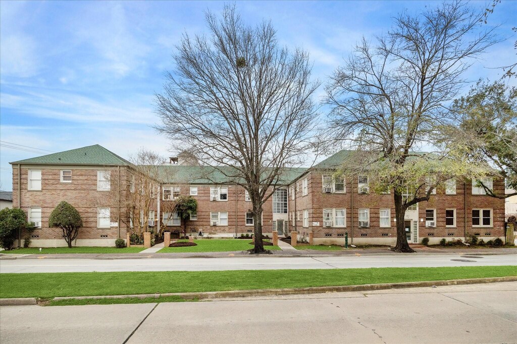 1920 Richmond Ave, Houston, TX 77098 - view of building exterior